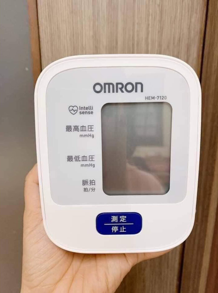 Máy đo huyết áp bắp tay Omron HEM 7120