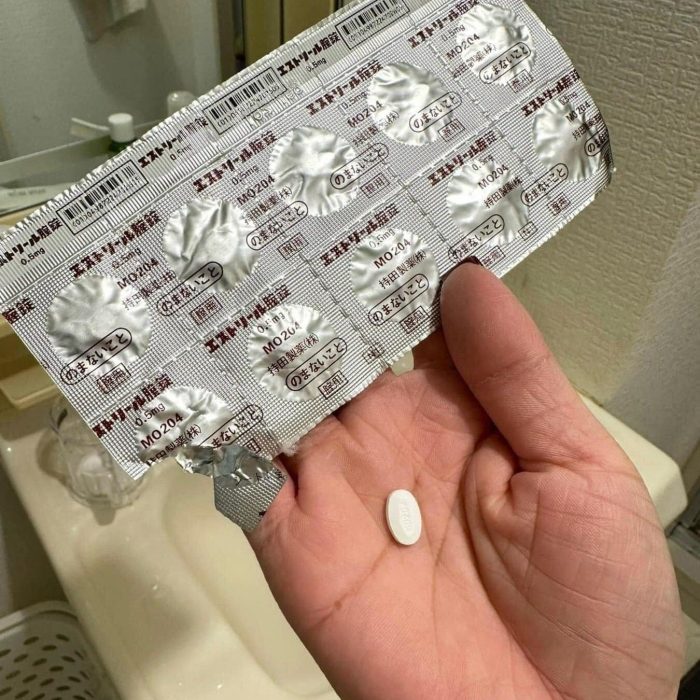 Viên Đặt Phụ Khoa Mochida Estoril 0.5mg (Hộp 10 vỉ x 10 viên)